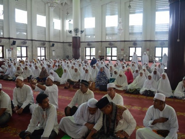 Shalat Tasbih di Masjid Agung Medan
