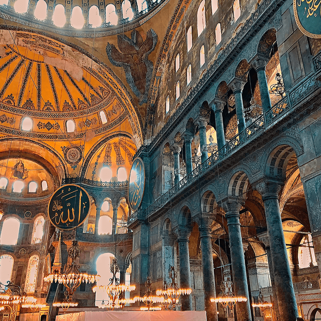 Arsitektur Dalam Hagia Sophia.png